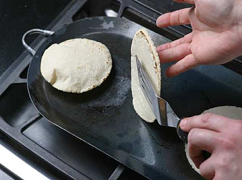  Como-utilizar-comal-para-tortillas-de-harina